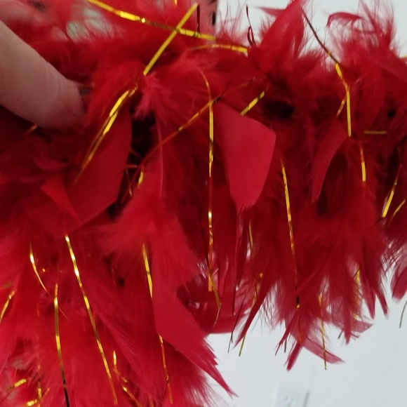 65-45 Gram Chandelle Feather Boa Bright Red W/Gold - Picture 5 of 8